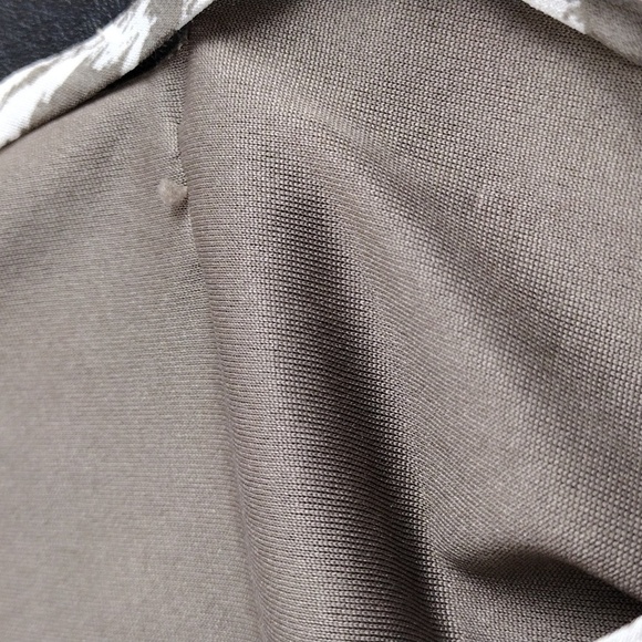 Ann Taylor Taupe Ruffle Geometric Pattern Sleeveless Keyhole Tie Back Summer Top - Picture 11 of 12